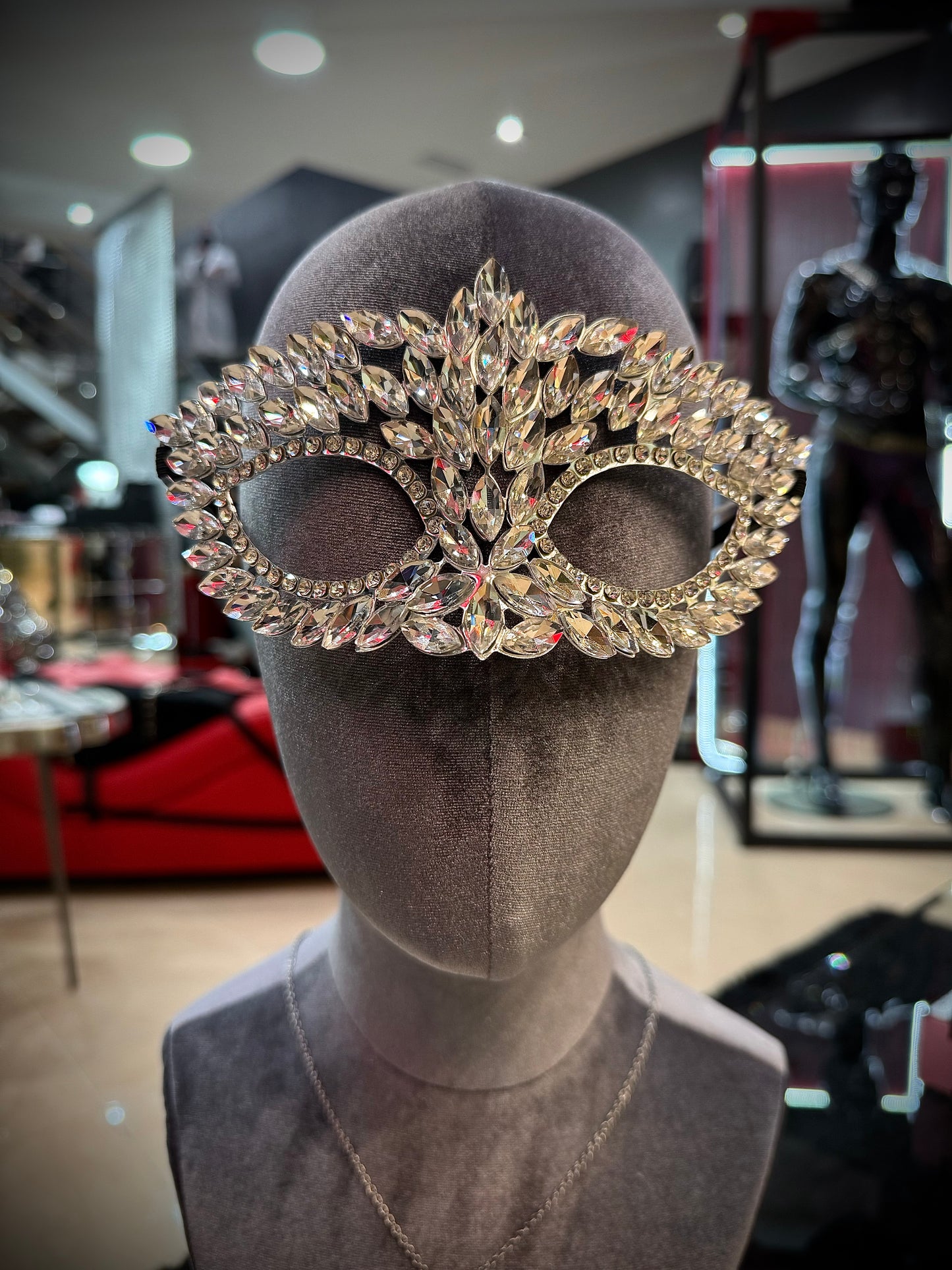 BLACKBOX Elegant Venetian Mask