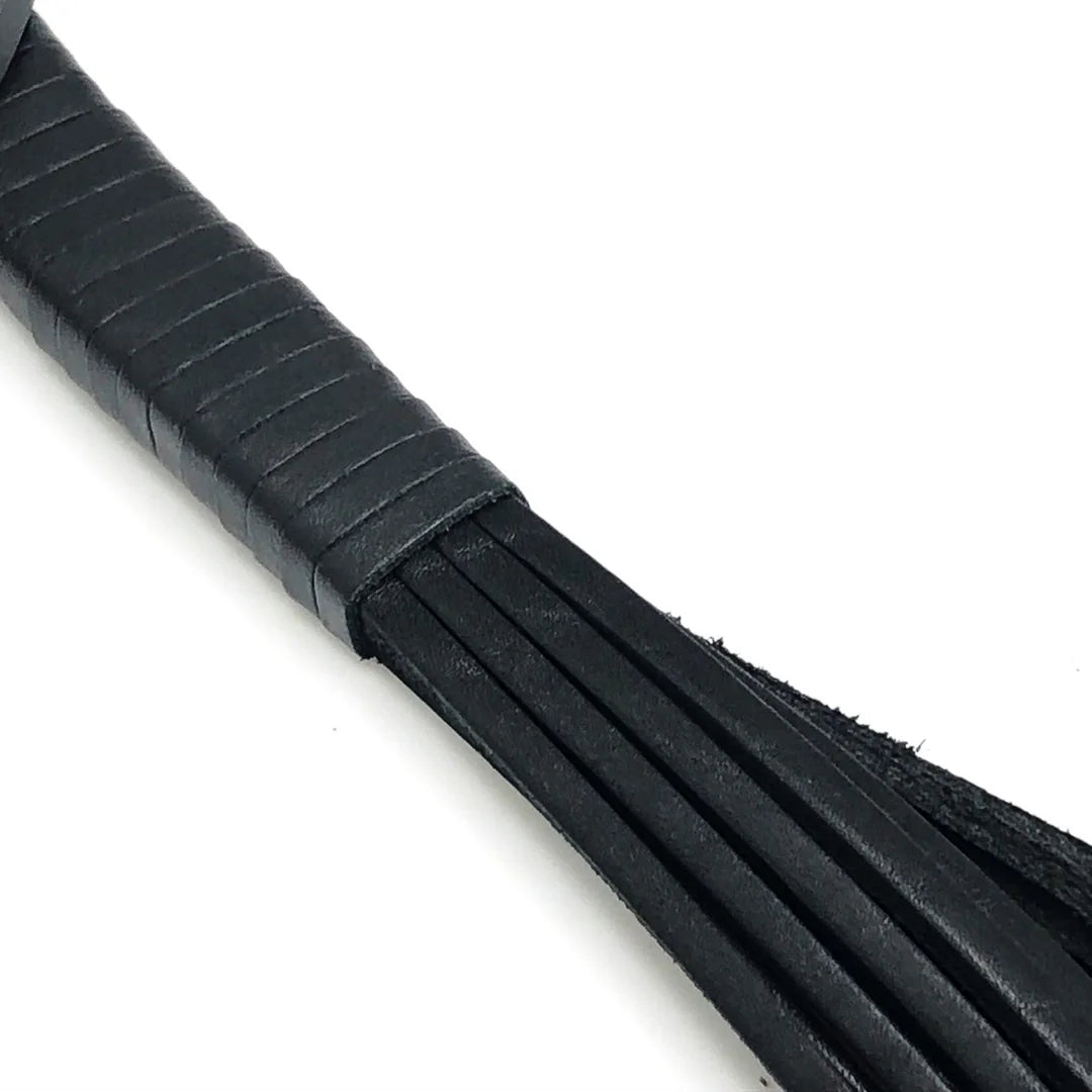 THERED Martinet with Leather Strings - 43 cm