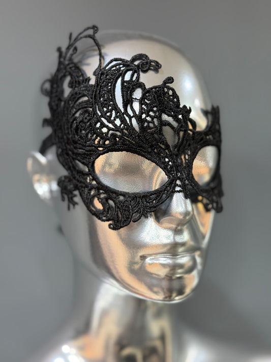 BLACKBOX Lace Mask 1